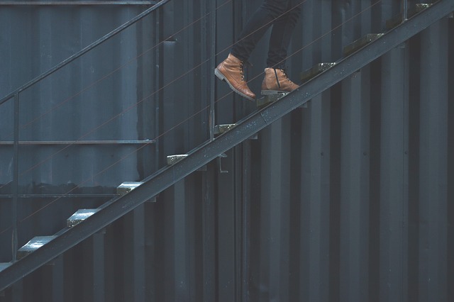 一条工務店のオープンステアは危険 リビング階段を設置することによる8つのデメリット 一条life